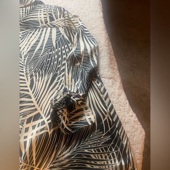 Black and Cream Plus-size Contemporary Geometric Print Women’s Blouse NWT - Picture 9 of 13